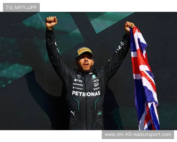 F1汉密尔顿飞速圈速，刷新赛道纪录